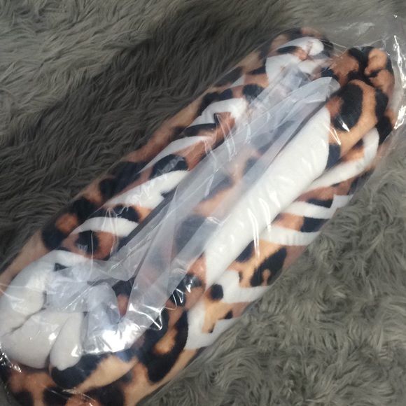 Victoria secret pink soft Sherpa blanket leopard - Picture 4 of 6